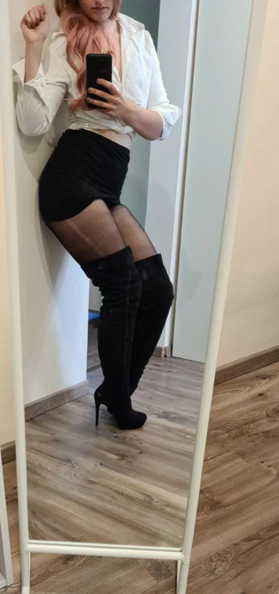 Who wants to play with me?