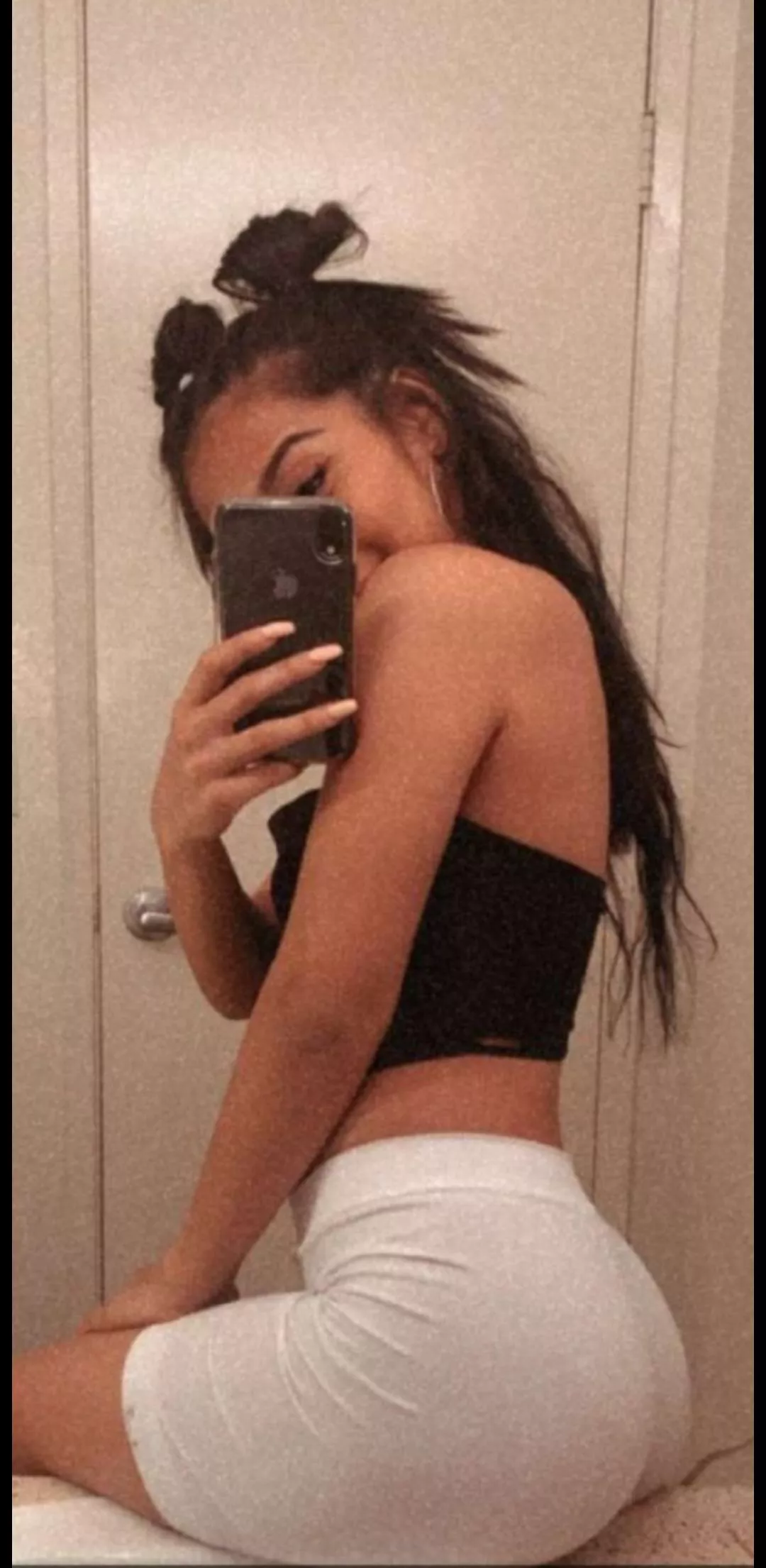 who wants to pound this fatass while my man isn't home? 🤭