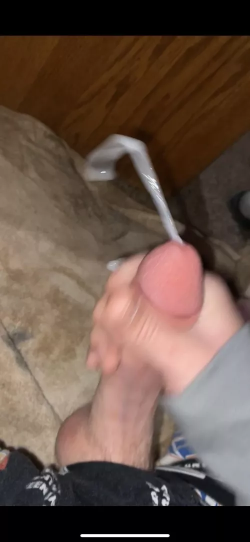 Who wants to see the full vid of me cumming