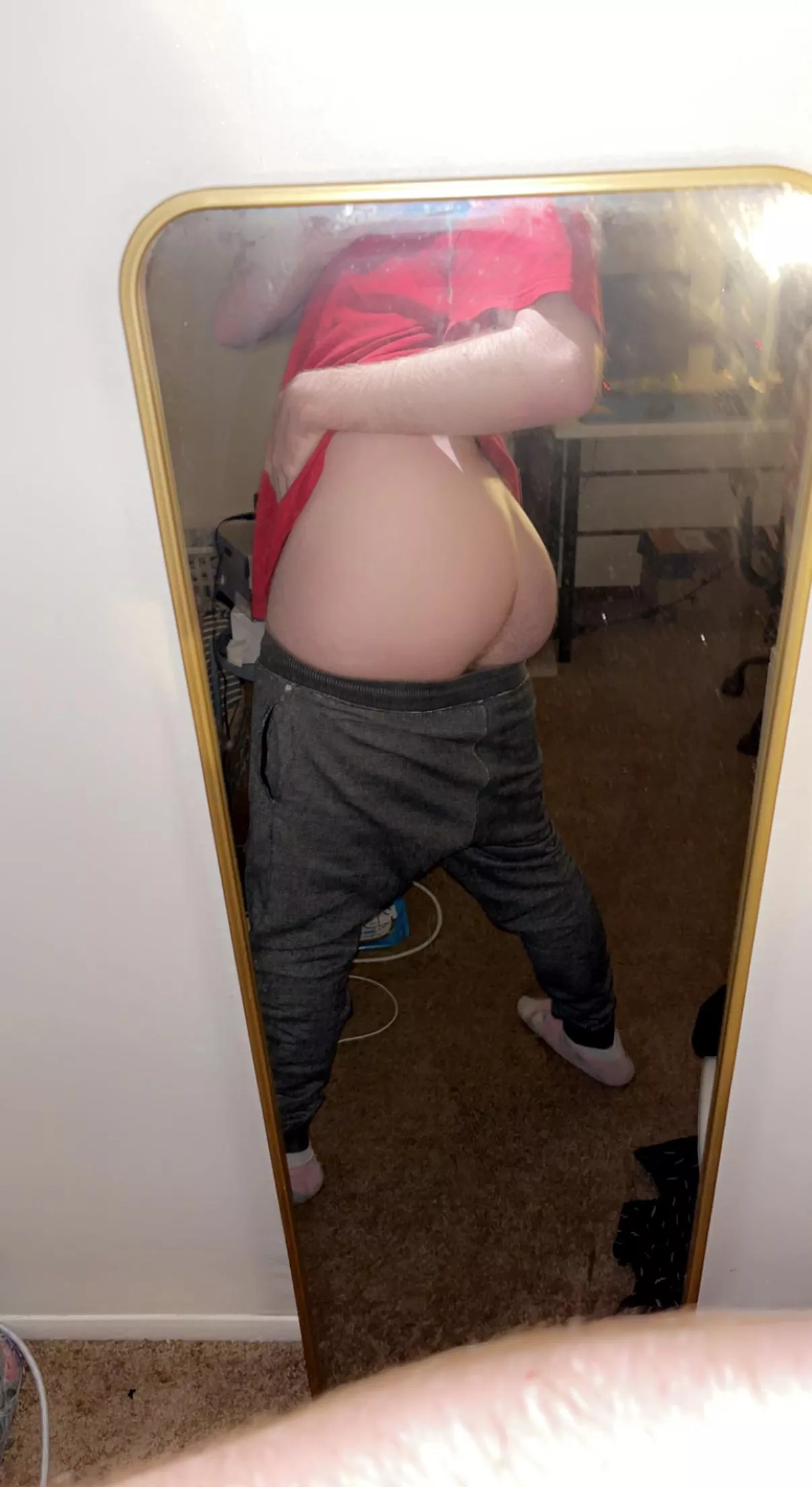 Who wants to smoke me out before fucking me? 🤤🤤