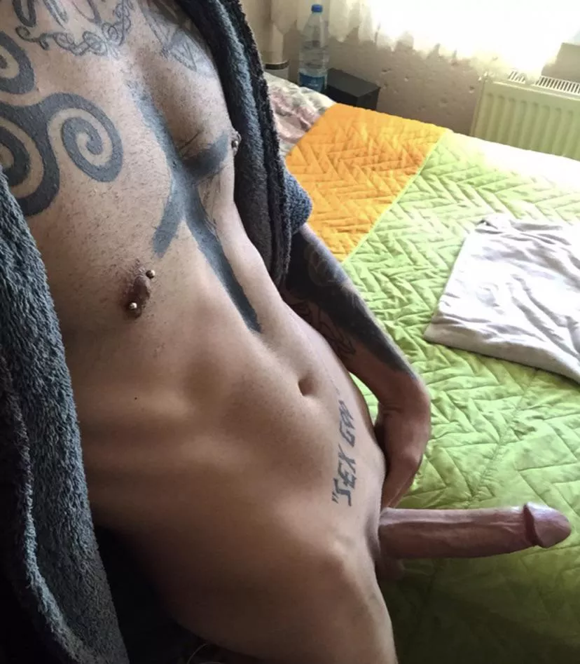 Who will volunteer if I want to fuck a random redditor? 😈🍆🍑