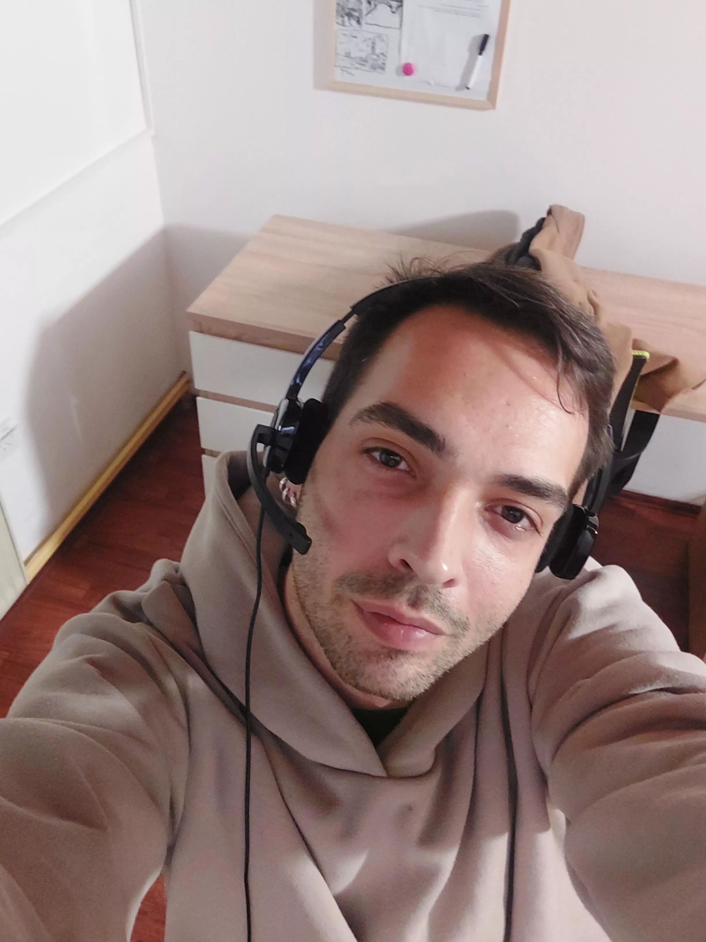 Who would like to play games with me ? 🎮🎮