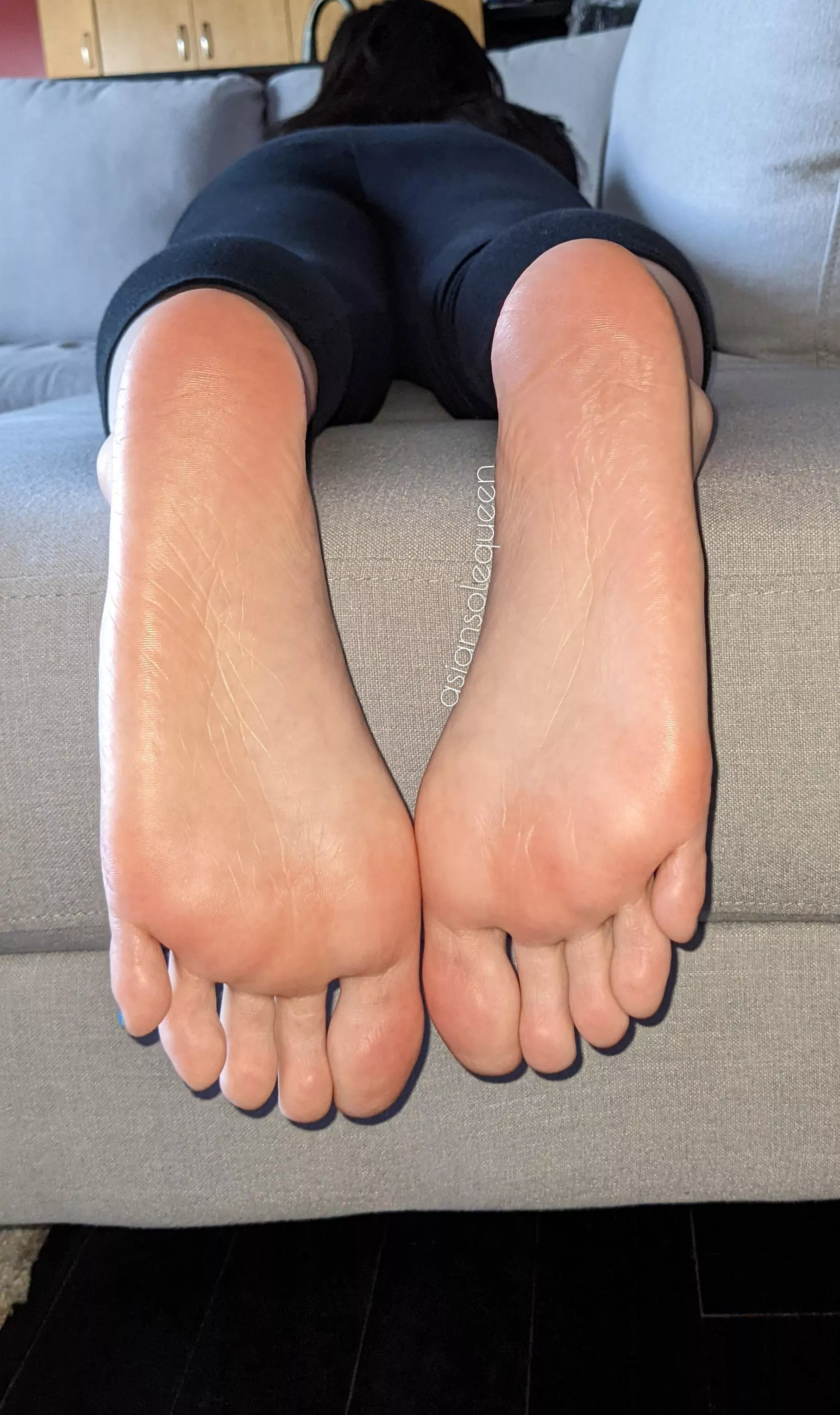 Who's going to worship my feet while I lay down and relax? 😋