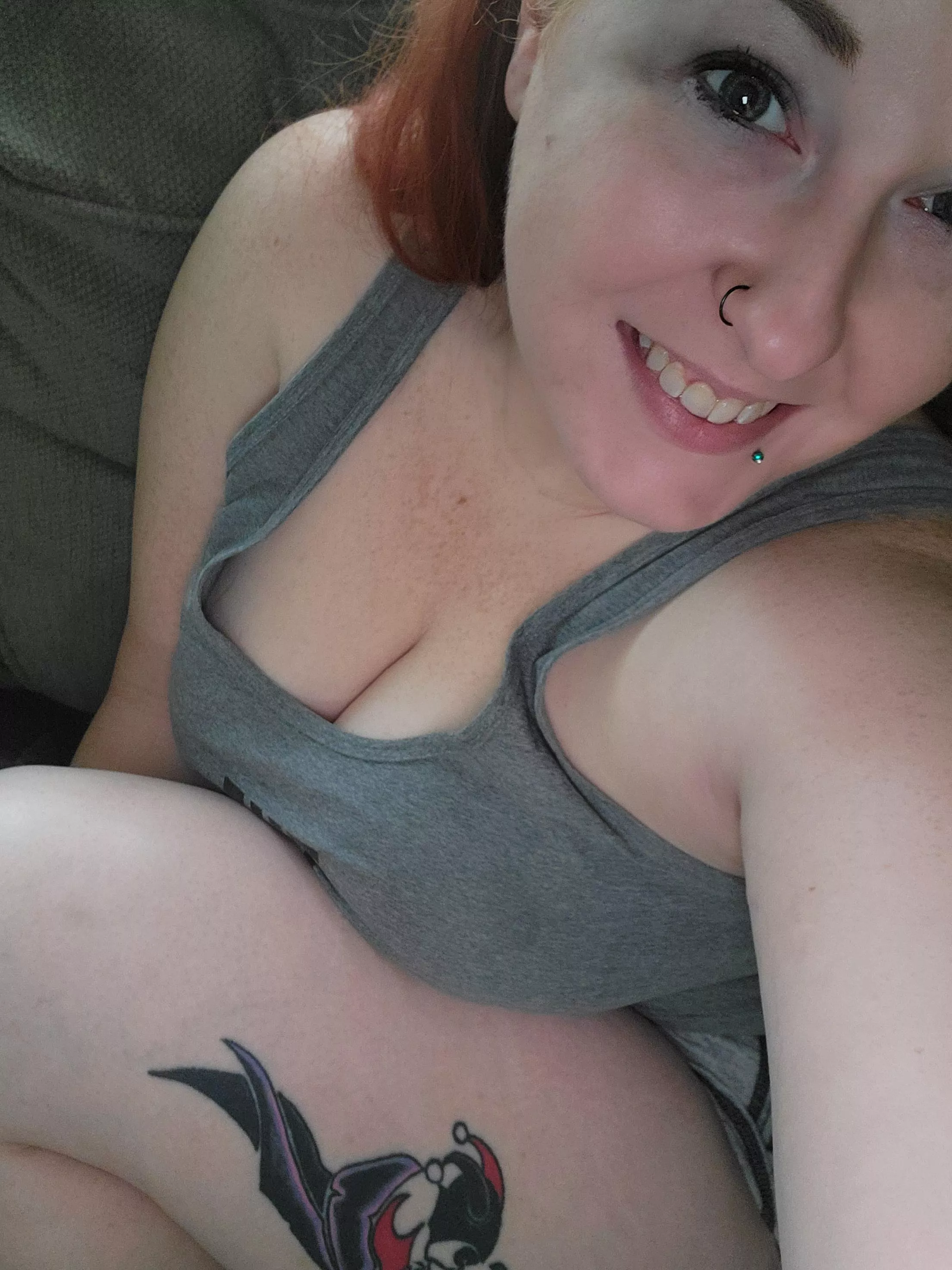 Who's gonna come chill with me? I'm so bored! 😍