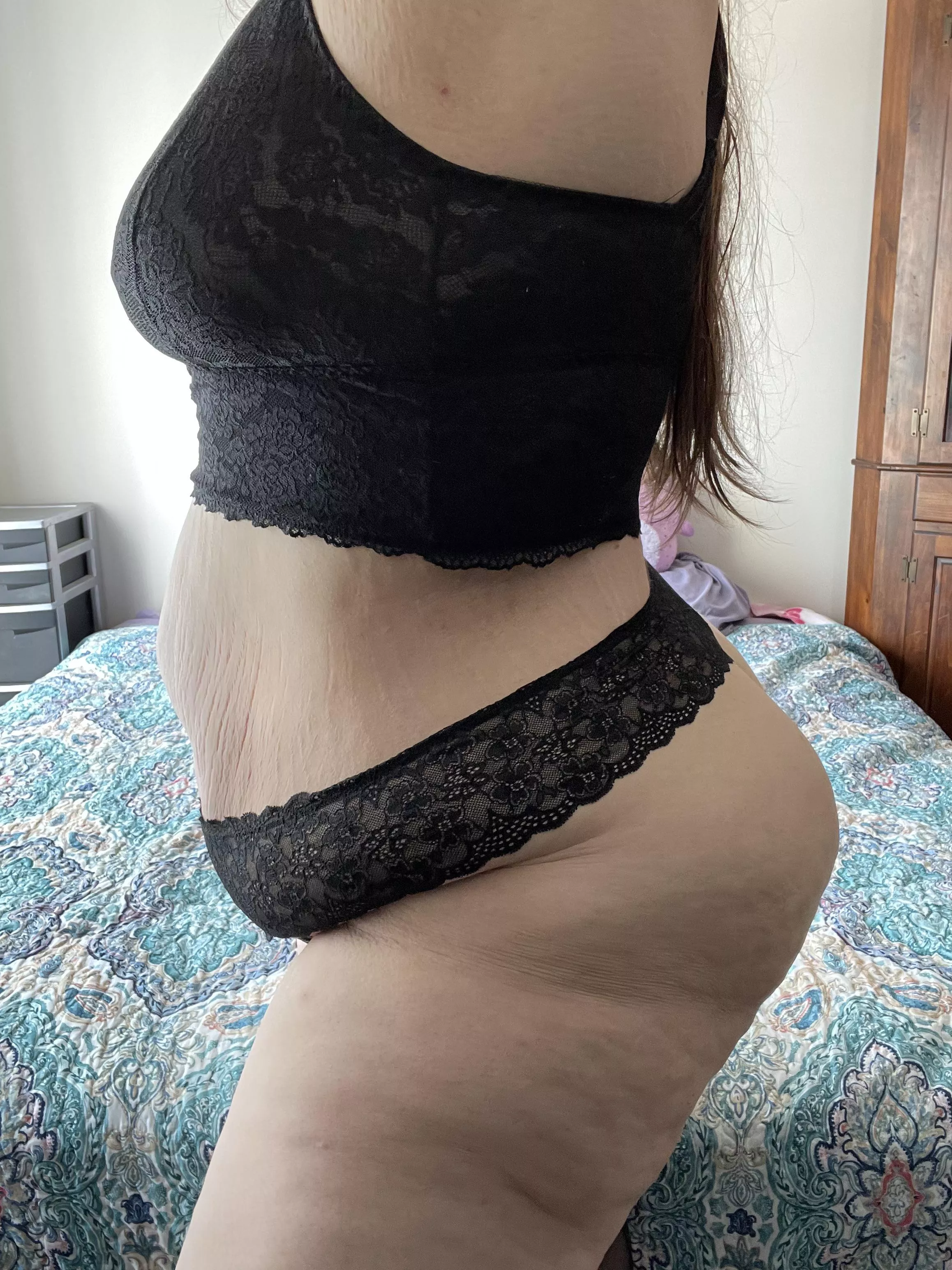 Who’s gonna take this set off me? 😈🖤