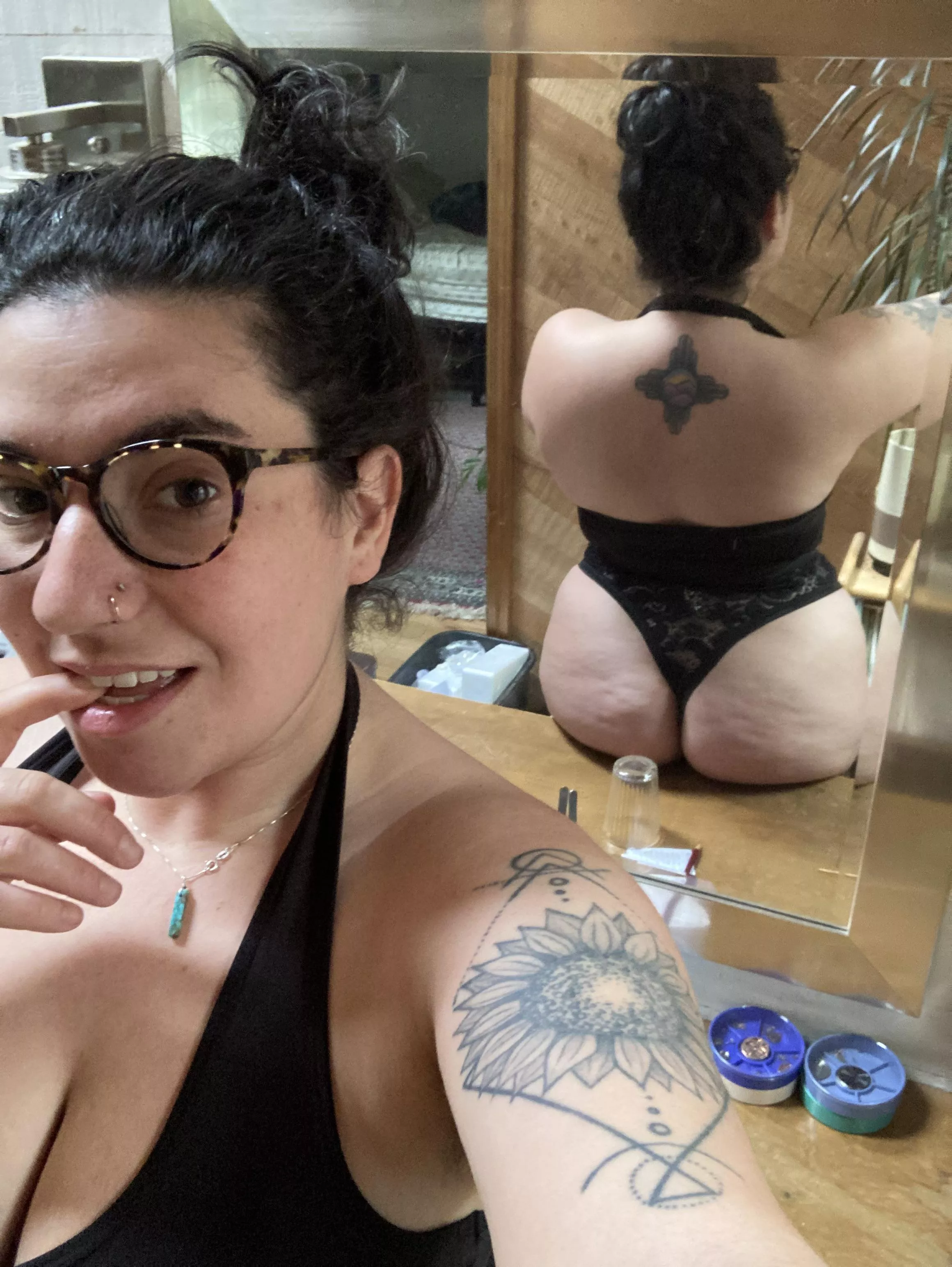 Who’s here for a tattooed baddie with glasses and an ass?!