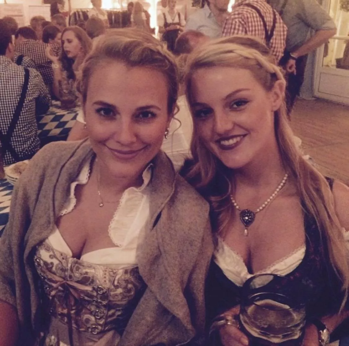 Who‘s hotter? Left or right?