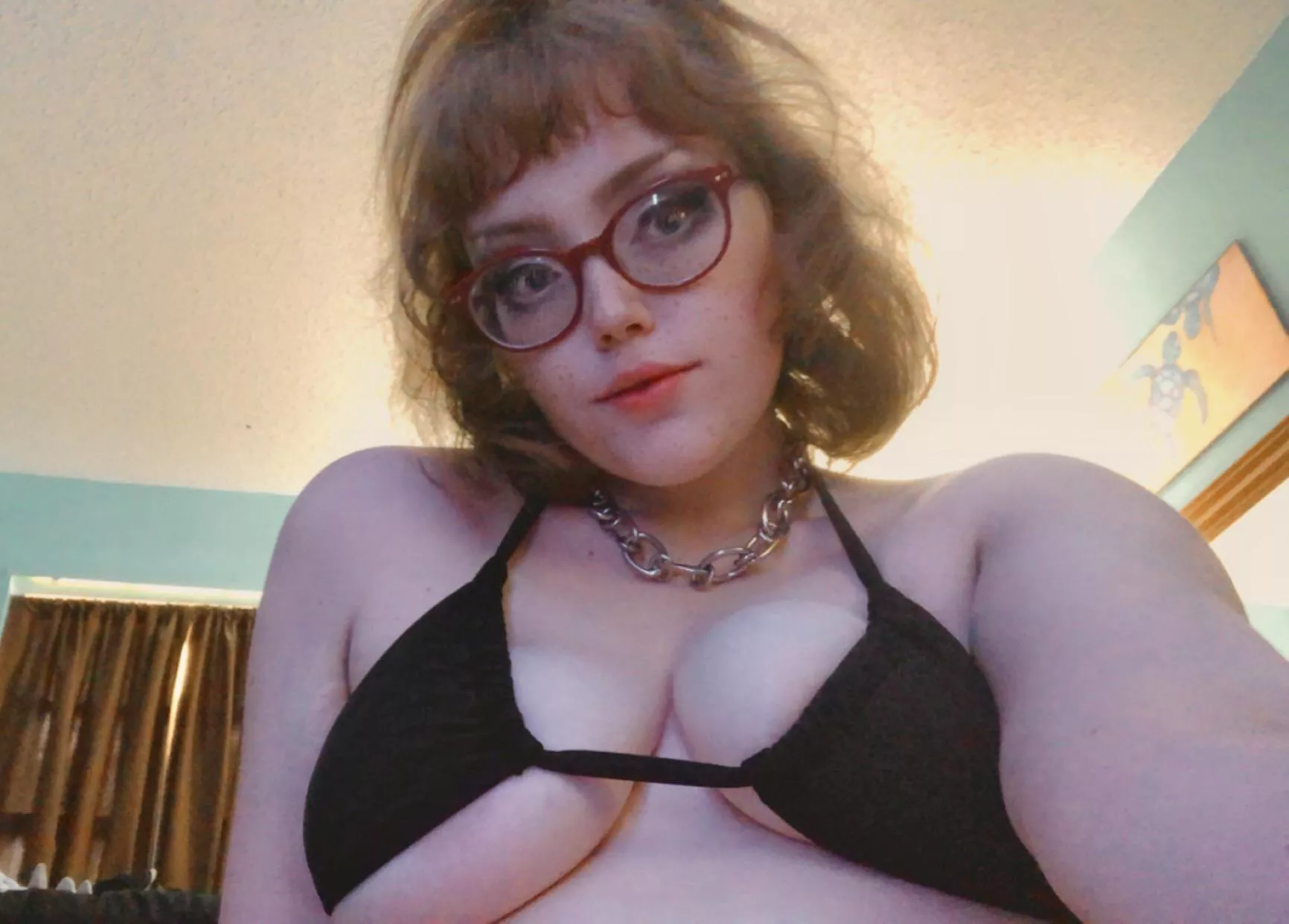 who’s in need of a goth gf ??