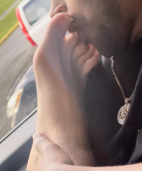 Who’s in Seattle? Looking for smelly big feet and long toes 💦👅👅