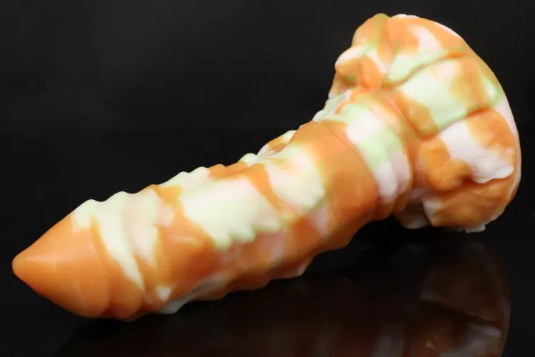 Why did I fall in love with this horrendous combo of clown fish and green drips? Idk either