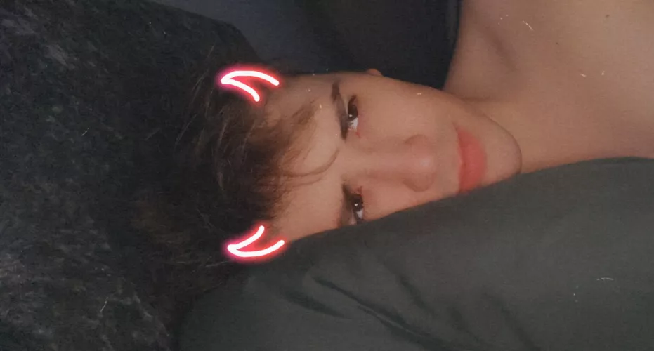 Why is getting out of bed so difficult pls 🫠