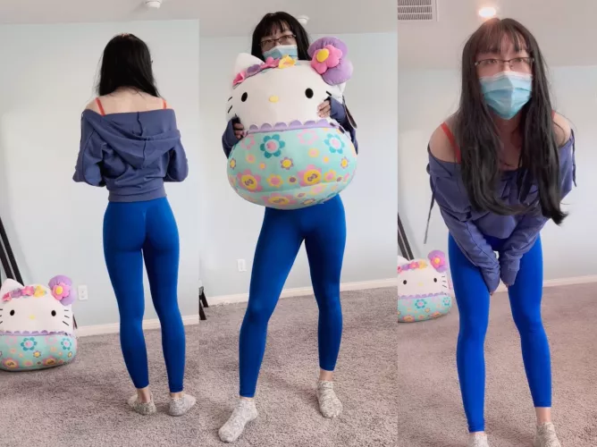 Wifey got me this cute plush hello kitty, it’s only fair I dress up in something cute in return haha ❤️❤️