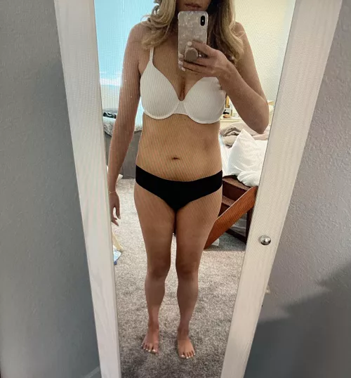 Wifey isnโt confident in her mom bod. What do you think?