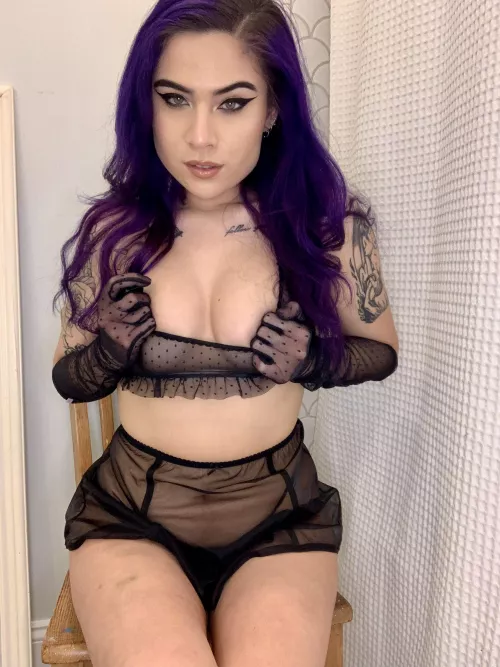 Wish I had a big dick to sit on instead🙄