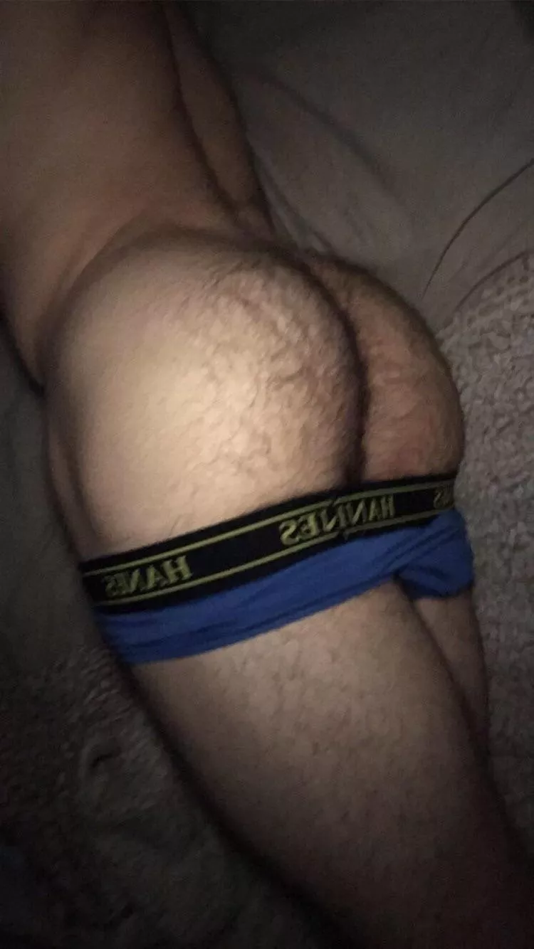 Wish my thick ass was getting railed from bheind ©