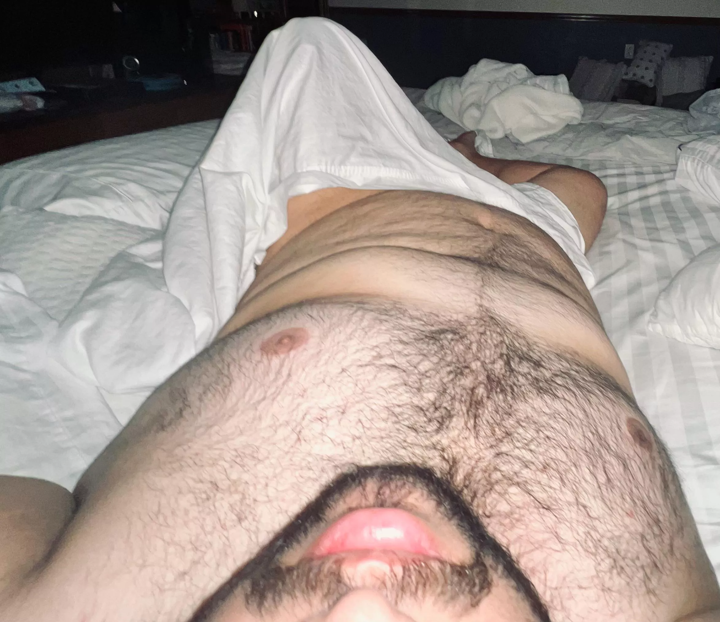 Woke up lazy. Want to cuddle a bear. Be my fwb?🤤 DMs open