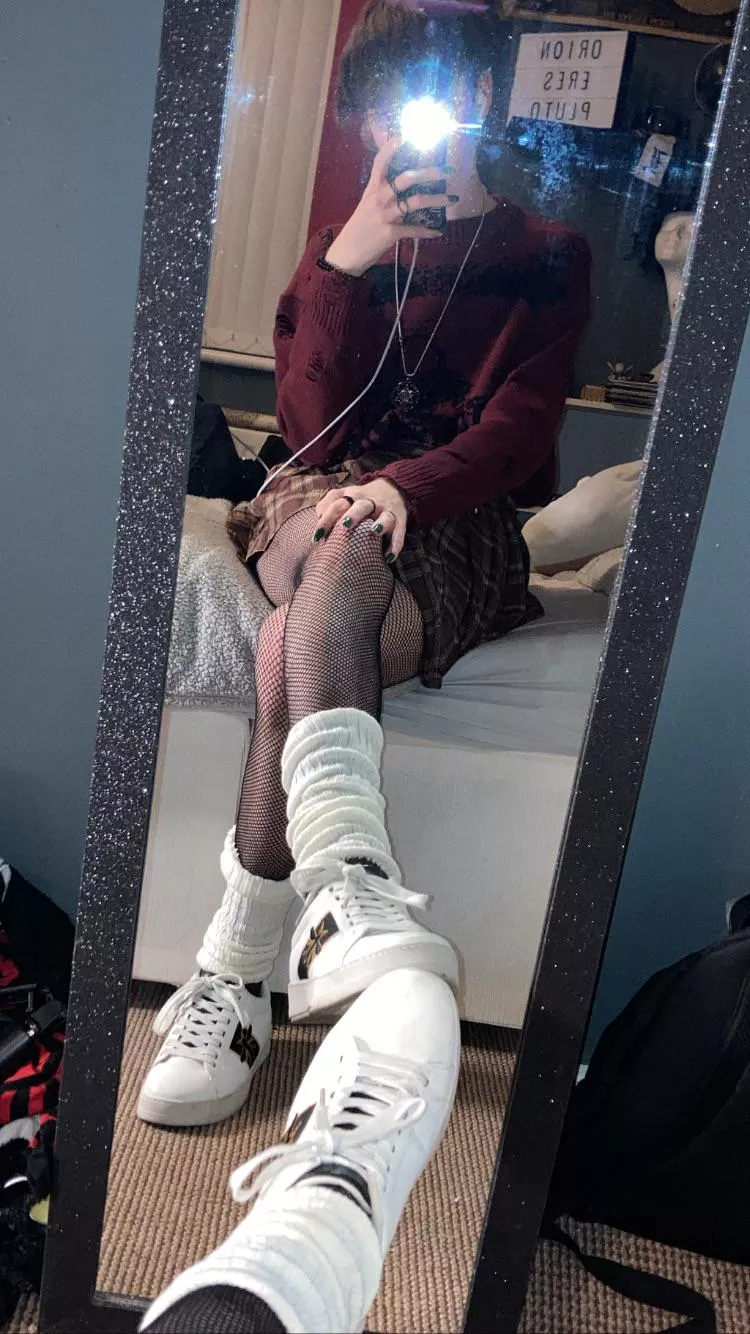 Woo-Wee-Woo I look just like Buddy Holly