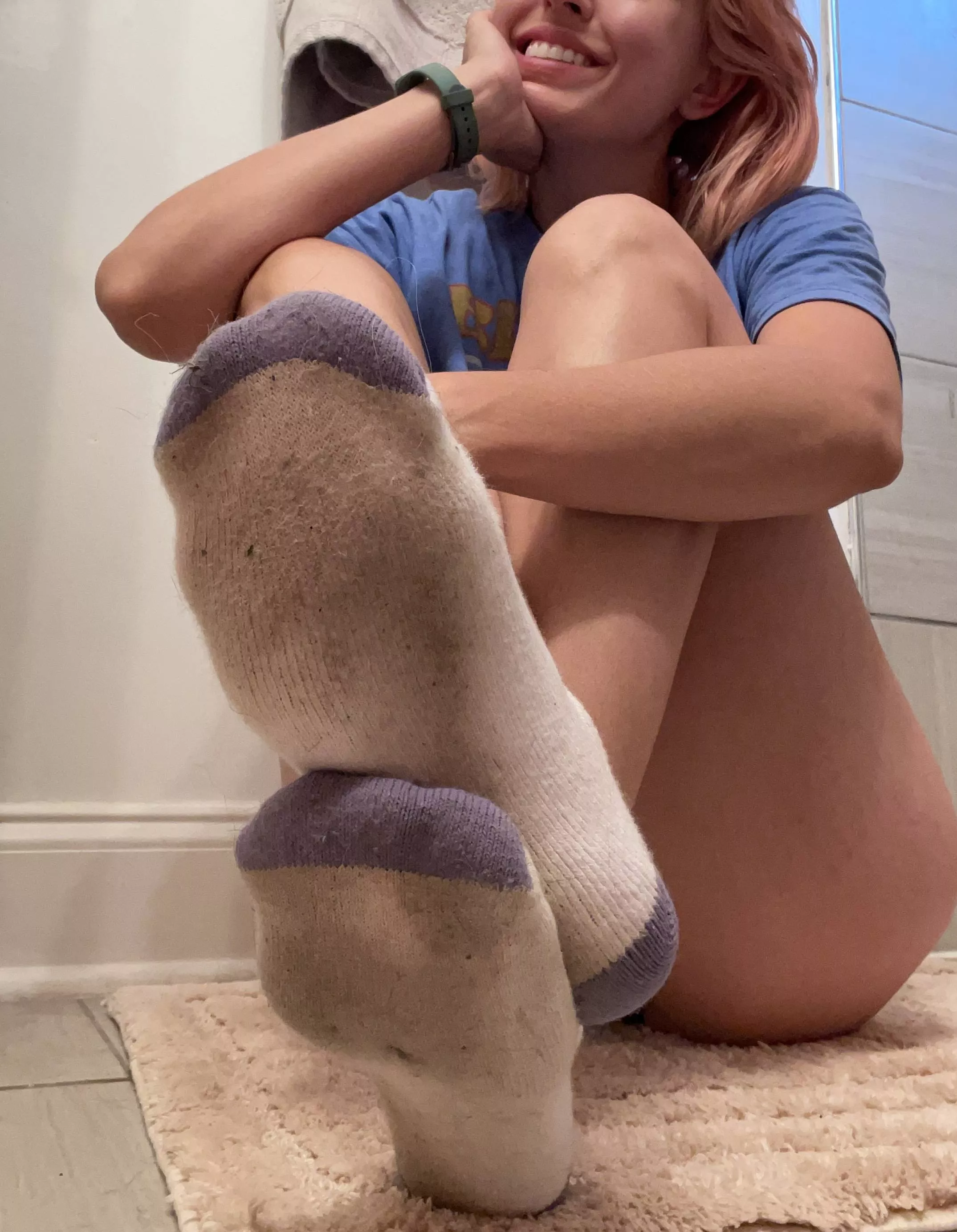 Working and sweating on my weekend ❤️ These socks are ready for the mail after today… or have me wear them longer 😋