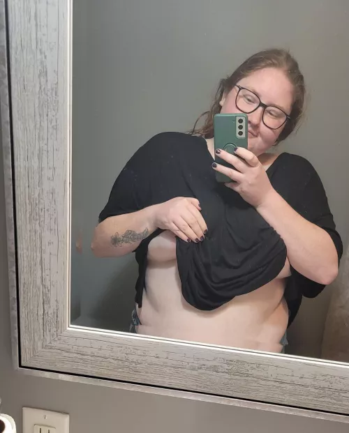 working but who's gunna catch me 🤷‍♀️💋(f)