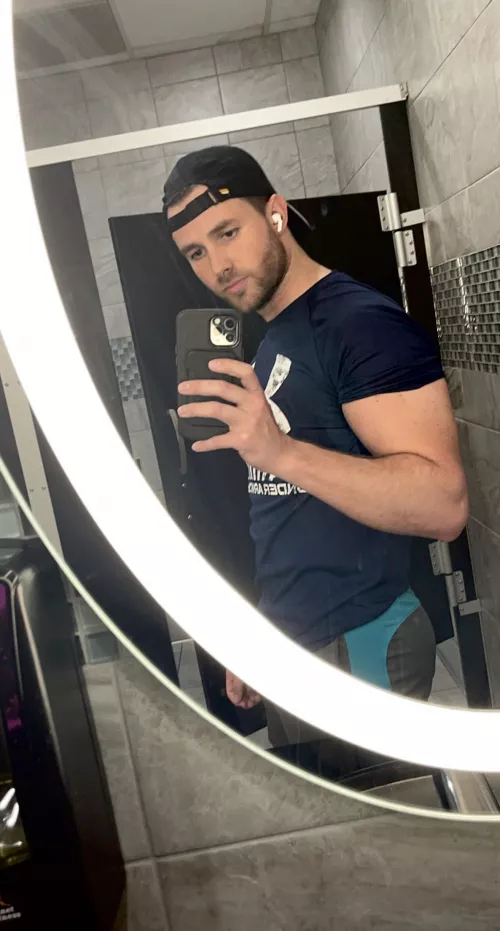 Workout ✔️ Any exciting plans for your day? I gotta finally file my taxes and then a haircut 💇🏻‍♂️