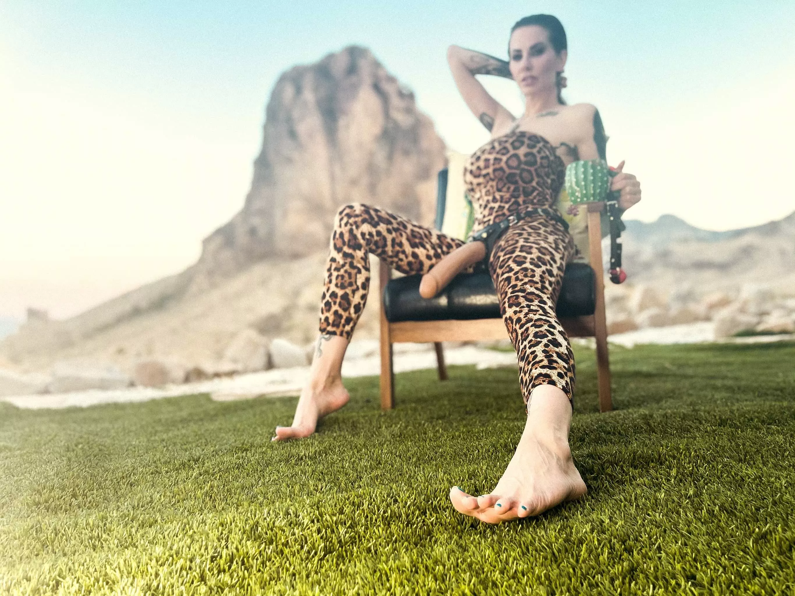 Worship my feet and I will let you eat it! Im into BDSM and I welcome for novice sub!