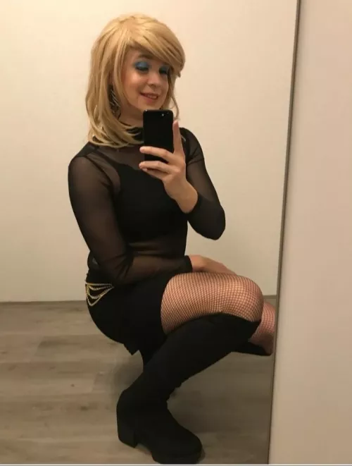 Would I make a good girlfriend guys?🙄