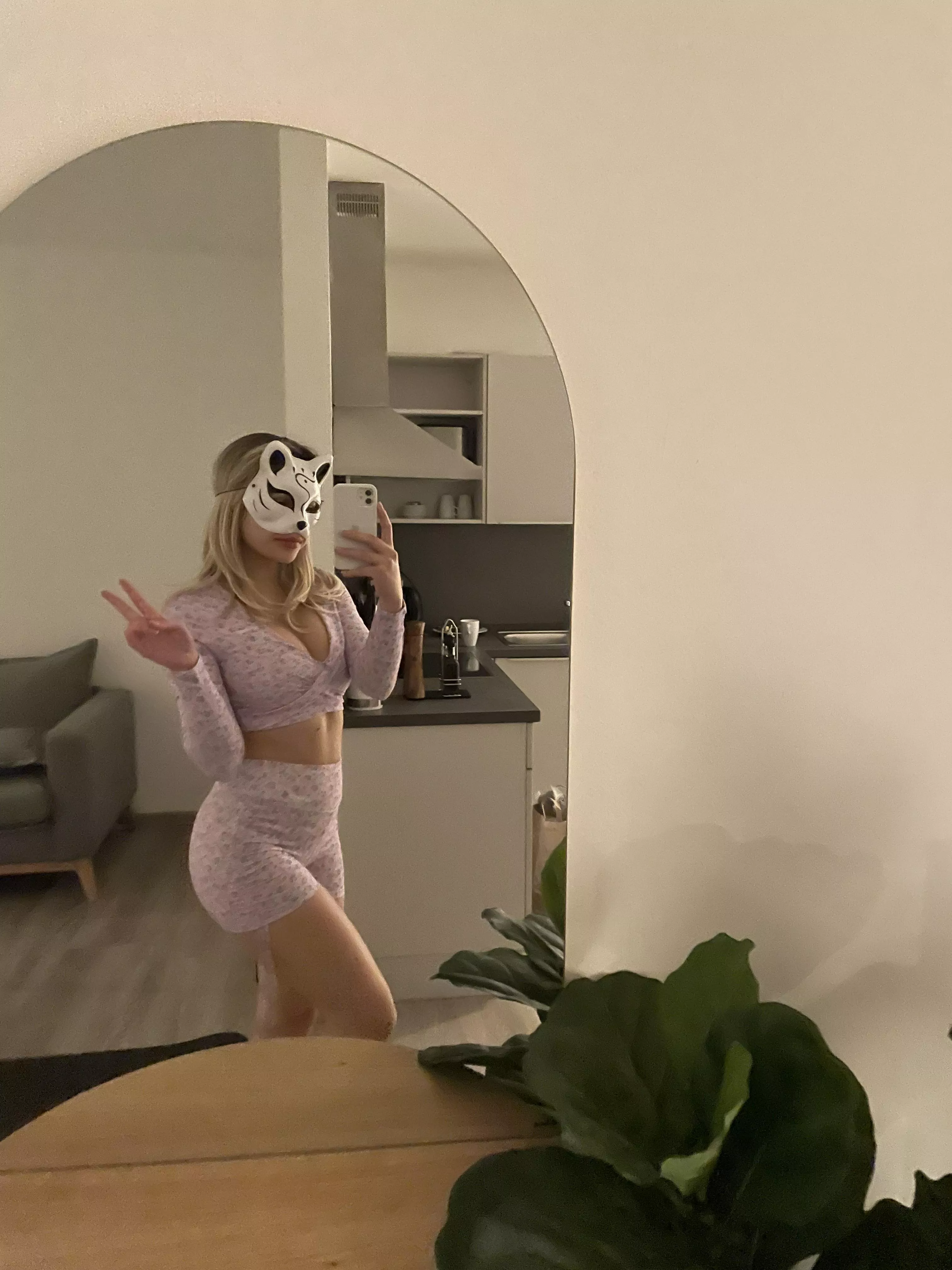 would make my day if at least one person loved my big chest 😇