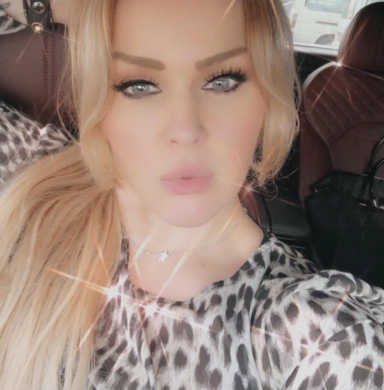 Would you face fuck my mom ?