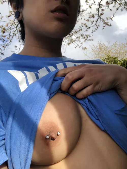 Would you get naughty with me outdoors?💚😘😈