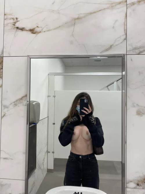 Would you let me give you the Gluck Gluck 9000 in the mall bathroom?