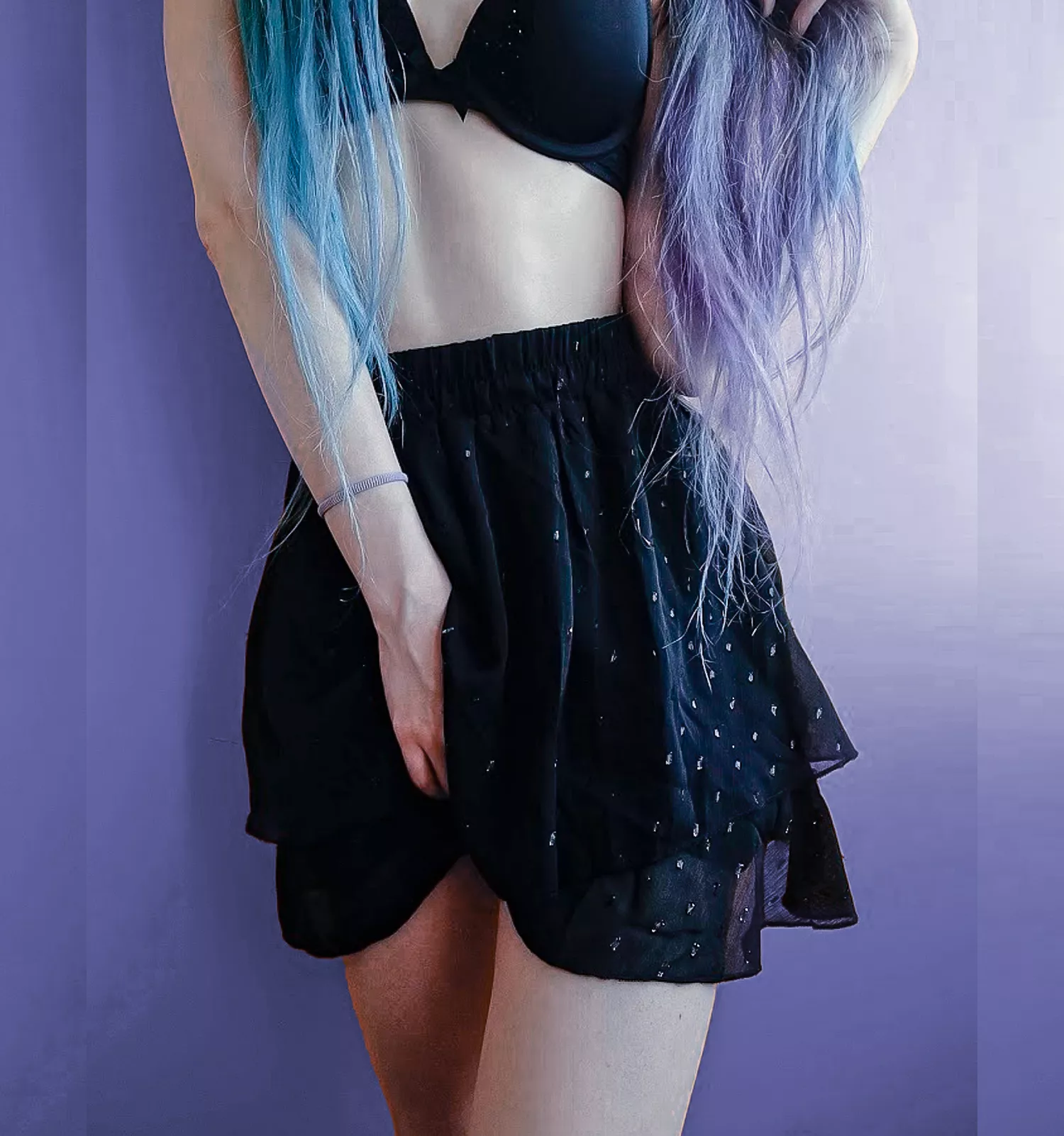 Would you let me go out like that with no panties on? Or would you fuck me first leaving me dripping with your cum?🤭😍