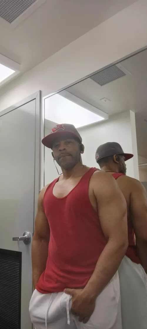 Wouldn't you like to see why my sweats are bulging