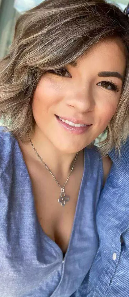 Wow, I didn't expect her to blow up on her like she did, so here's another picture of my wife for everyone to enjoy. If you share the post I love to know where you shared it to 😏😉