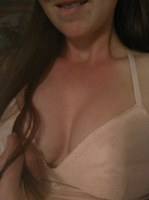 Wwyd if she sends you this? 🤔🔥 And says she wants you to fuck her tits
