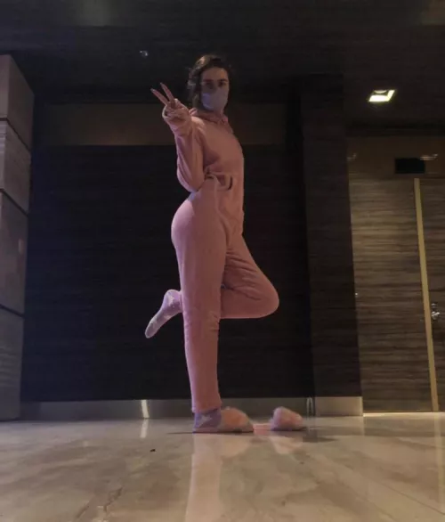 Wyd if your UberEats delivery man drops off your food in a pink fluffy onesie?🐰💕😹