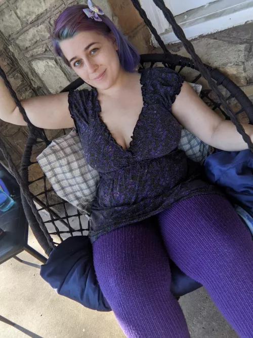 Y'all like thighs?😼💜