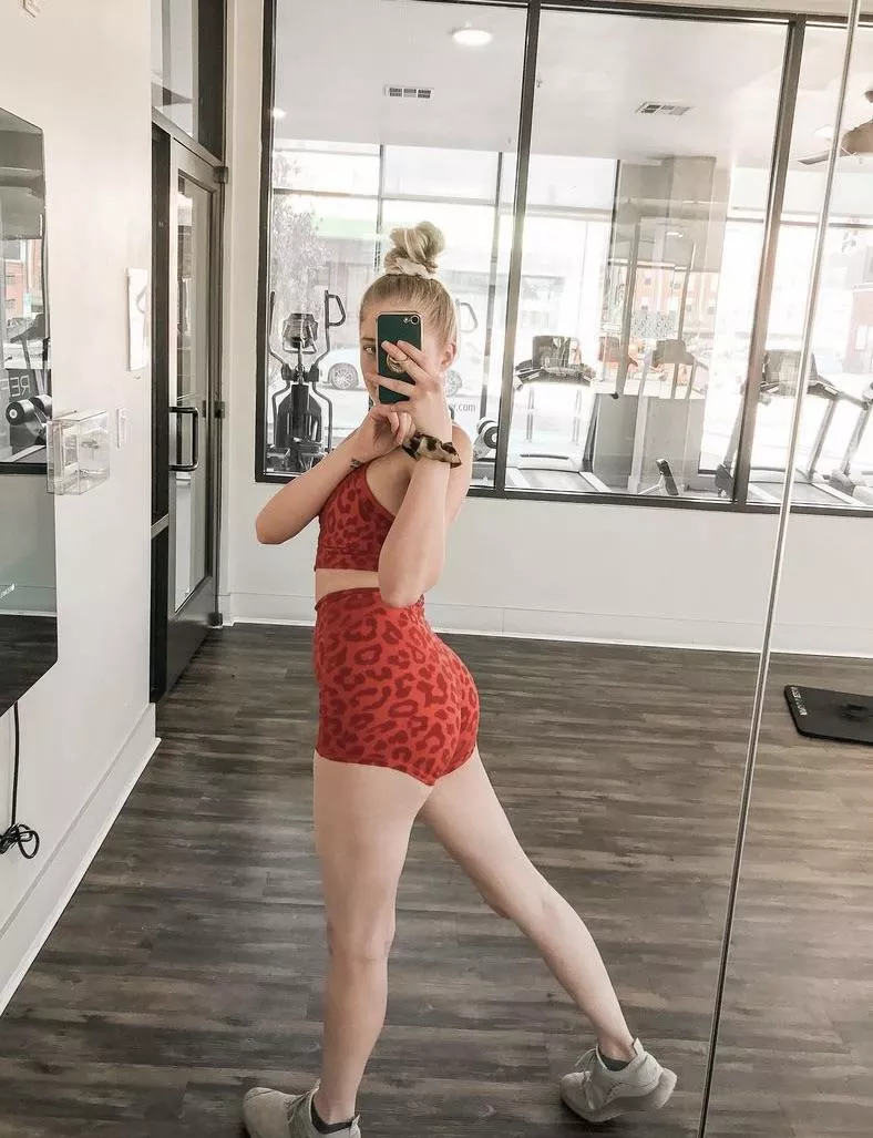 Yoga shorts 🐾 [OC]