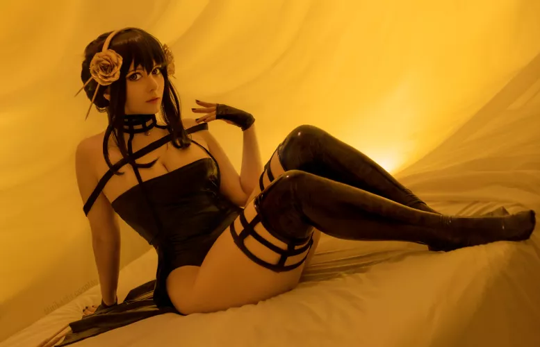 Yor Forger (SpyxFamily) cosplay by n_mirikashi