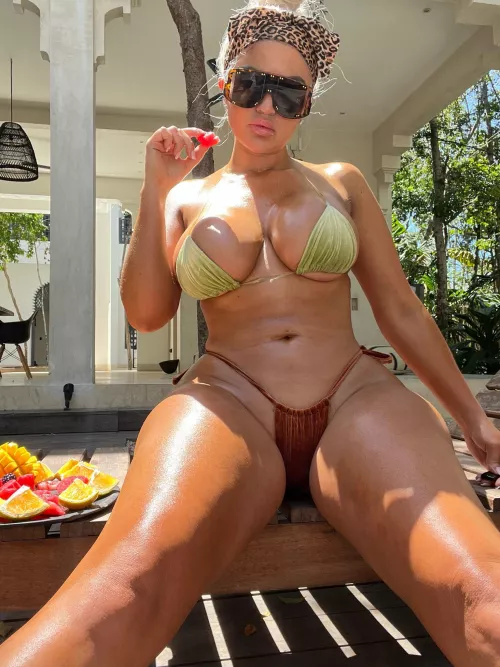 You already know I’m juicy n sweet like my fruit 😋💦