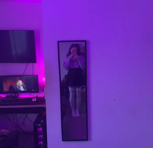 You belong at my feet🦶