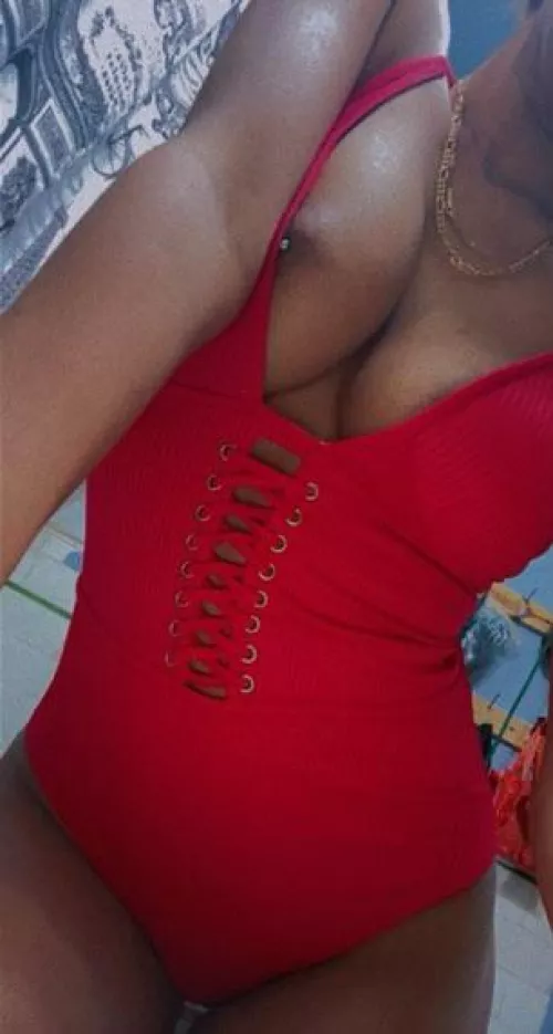 You can never go wrong showing some titty,right ?