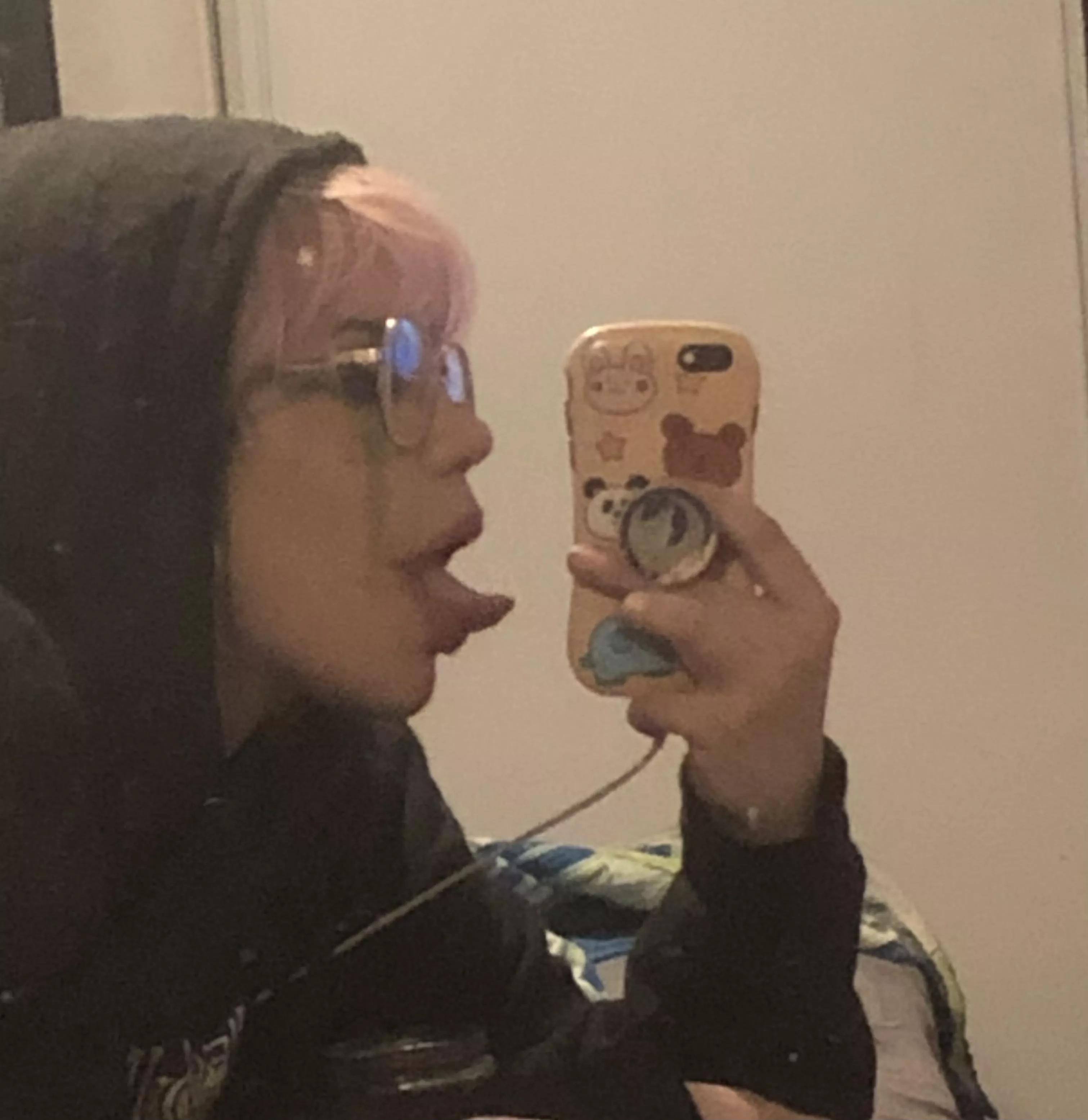 You can’t resist the temptation. Looking for subs, approach properly. [domme]