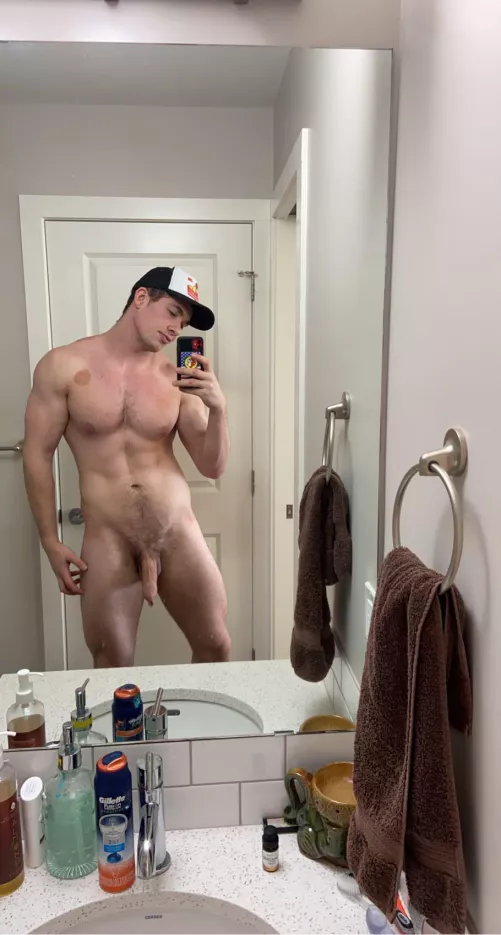 You do like muscular uncut Canadian meat?😜