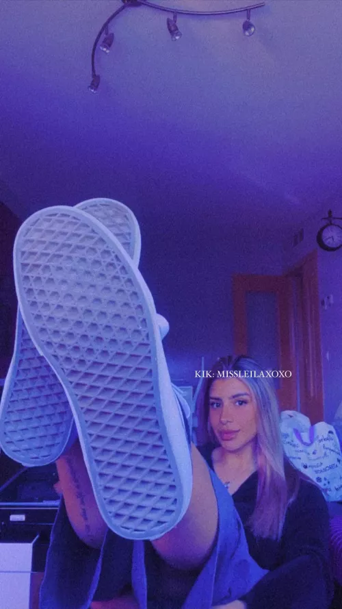 you feel that?? that’s your knees hitting the floor. SUBMIT