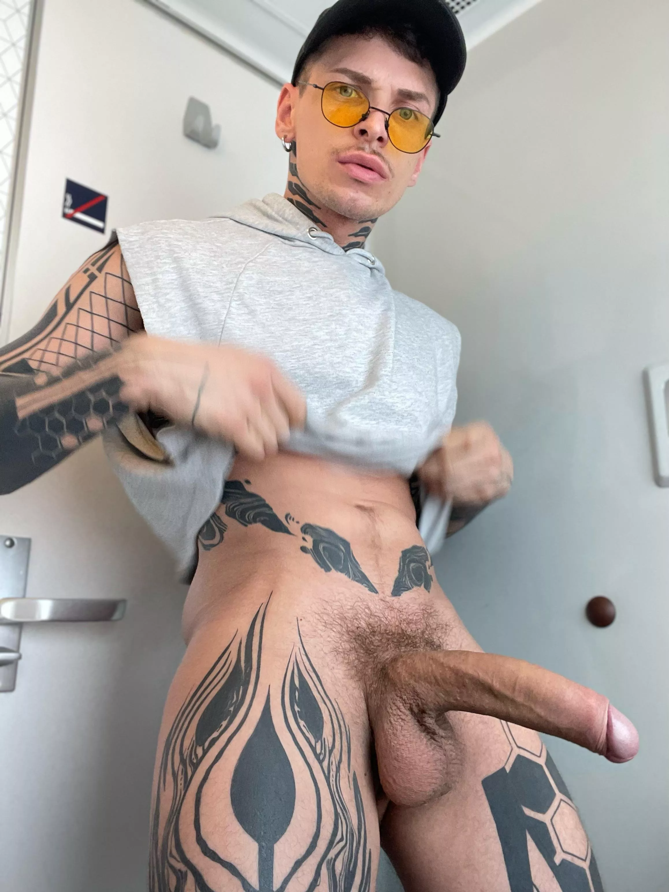 you like my sunglasses ?! 😎