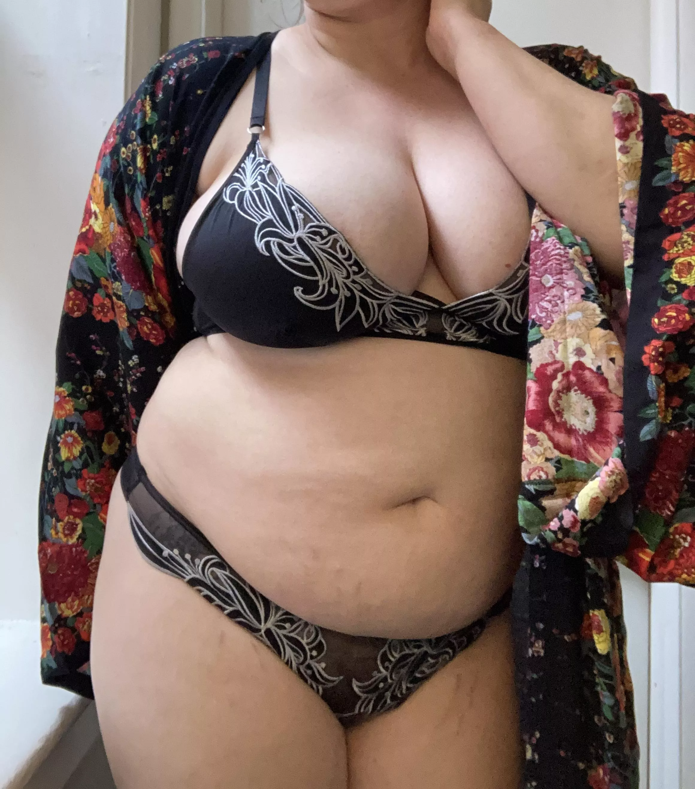 🌀⏱You want to hold and adore me. You want to hold and adore me so bad. ⏱🌀