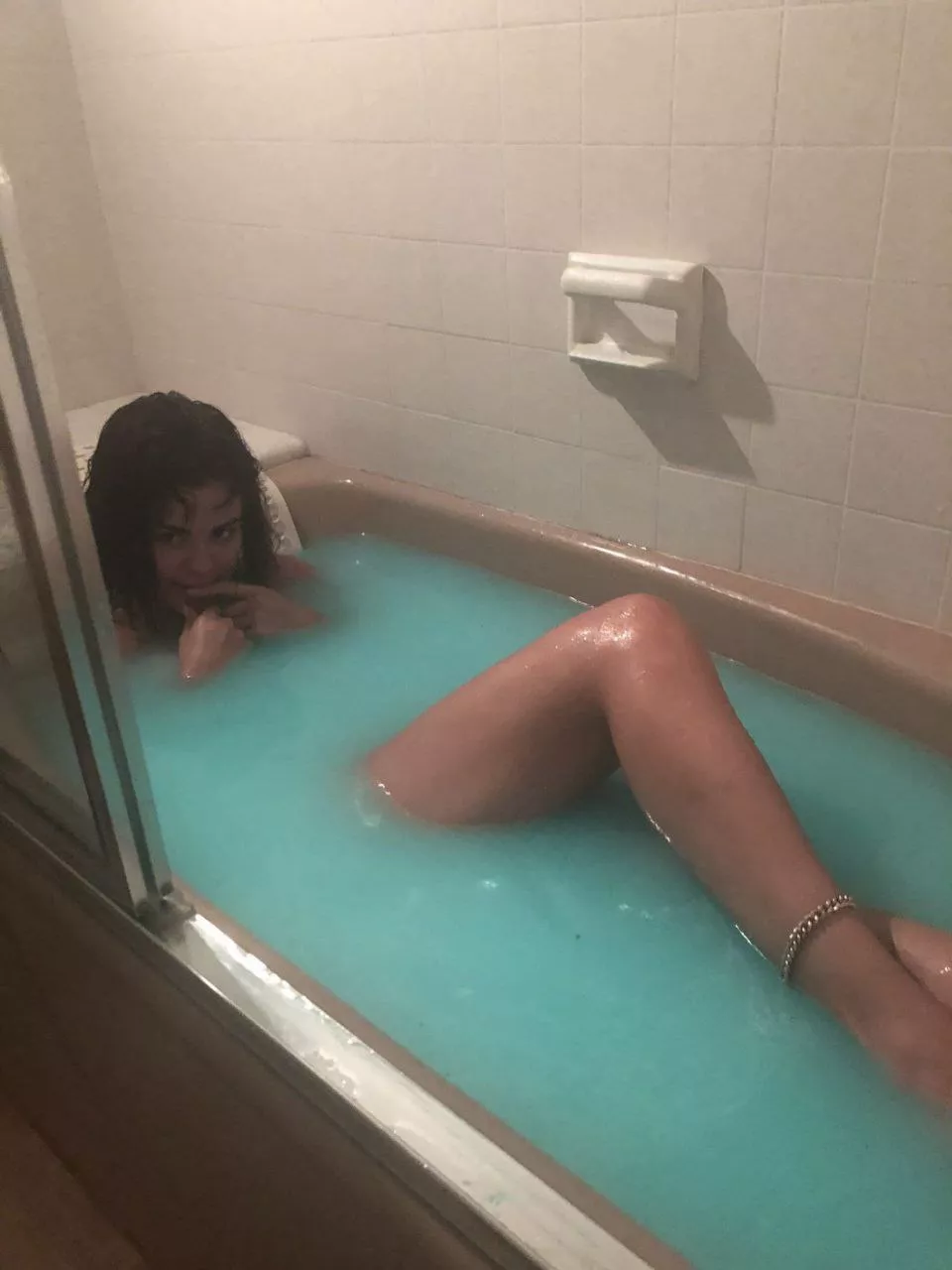 Your mom invites your friend in the tub with her and tells you to go outside. What do you think she's going to do? Your mom invites your friend in the tub with her and tells you to go outside. What do you think she's going to do?