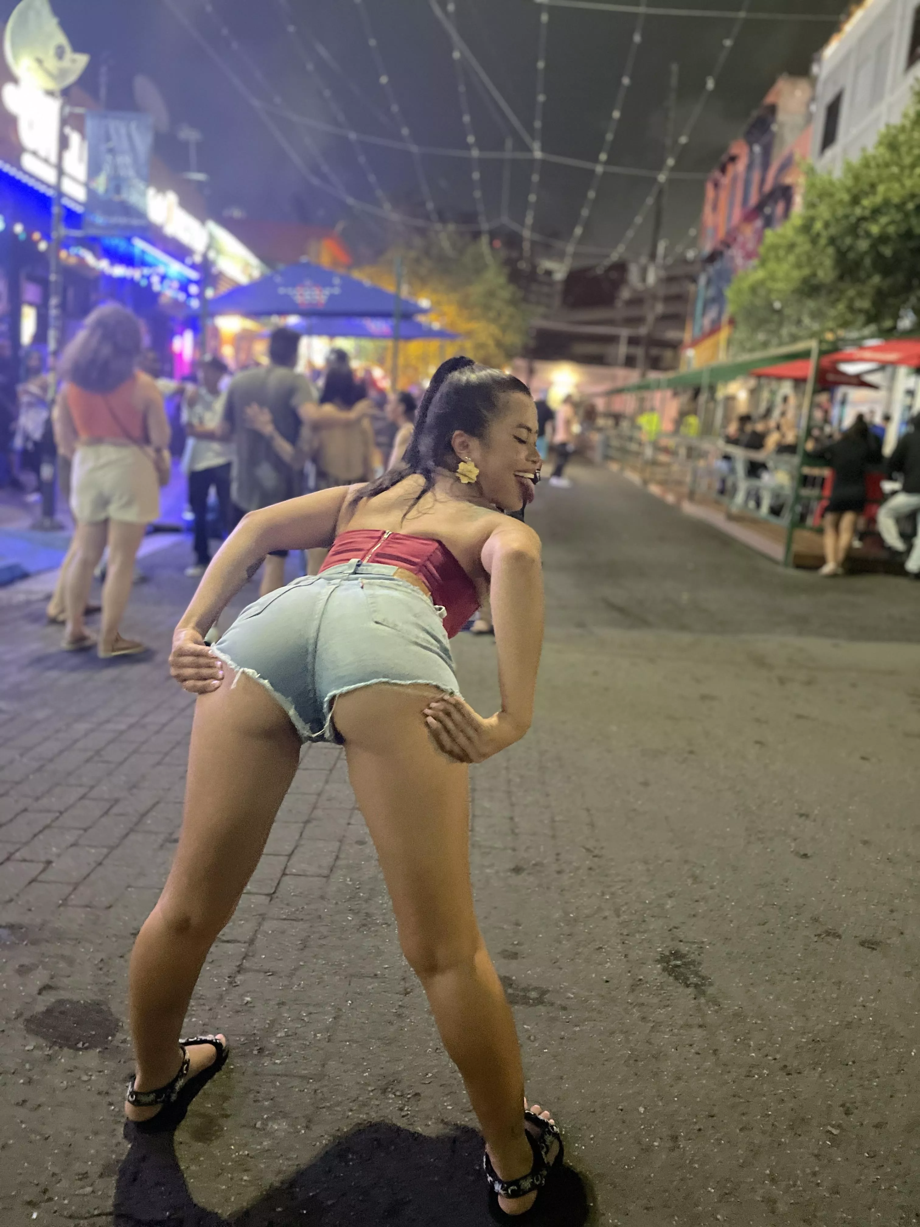 Your new fave fun-sized babygirl who doesn’t know how to act in public