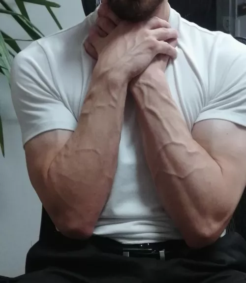 Your throat... Give it to me...