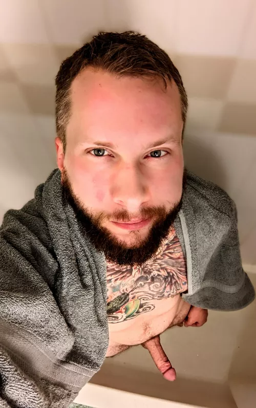 33M Who wants to help dry me off? 33M Who wants to help dry me off?